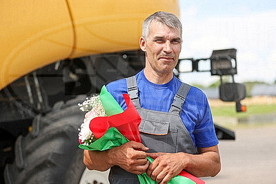 С зарядом на новые рекорды. На жатве в Гродненской области определился механизатор-тысячник