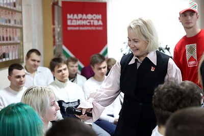 "НЕскучная НЕлекция": диалог с молодежью проходит на "Марафоне единства" в Минске