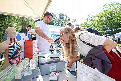 Рисование нефтью, приложение для молодых мам. В Минске прошел Фестиваль науки