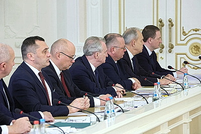 Лукашенко представили два варианта программы пятилетки