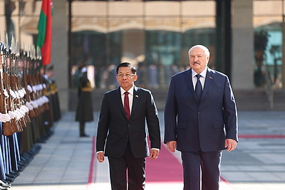 Встреча Лукашенко и премьера Мьянмы Мин Аун Хлайна проходит во Дворце Независимости