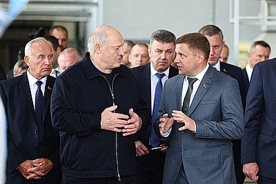 Лукашенко совершил рабочую поездку в Петриковский район