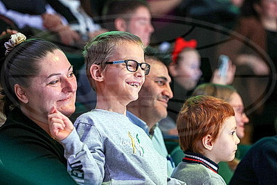 Зимняя сказка на манеже. Благотворительное представление для детей из Минска прошло в Белгосцирке