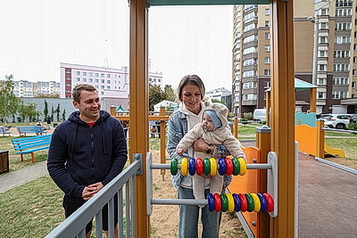 "Уютный уголок", инклюзивная площадка и уникальная аллея. Какие новые зоны отдыха появились в Минске