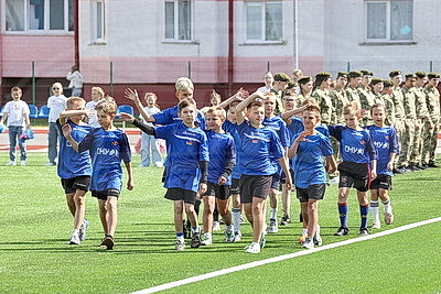 Пусть загораются яркие спортивные звезды. Новый стадион открыли в Ельске