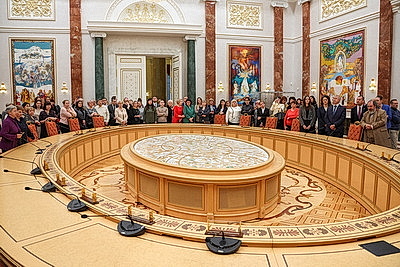 "Красота и строгость, тепло и уют". Масштаб и интерьеры Дворца Независимости впечатлили новых гостей