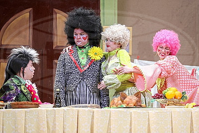 В Гродненском областном драматическом театре готовят премьеру - комедию-буфф "Свадьба"