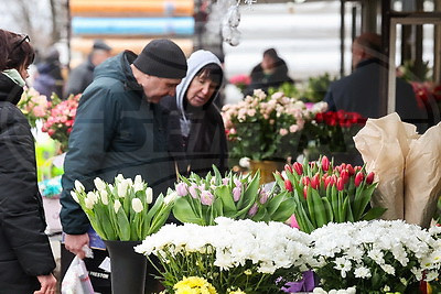 Атмосфера на улицах белорусских городов в преддверии 8 Марта