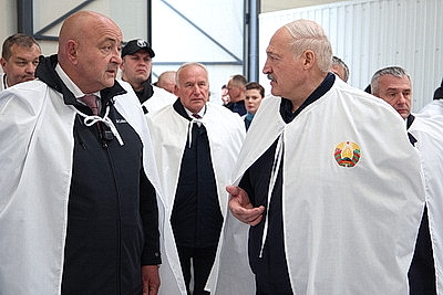 Лукашенко совершил рабочую поездку в Петриковский район