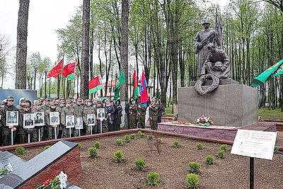 Памятник на братской могиле после реконструкции открыли в Витебском районе