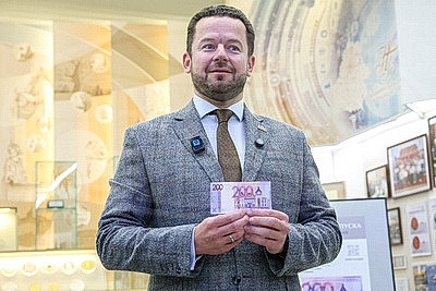 В Национальном банке презентовали новую банкноту номиналом 200 рублей