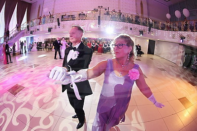 "Рождественская симфония". Бал для пожилых людей прошел в Могилеве