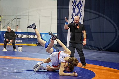 Более 500 юных спортсменов участвуют в турнире по вольной борьбе памяти Карначенка в Шклове