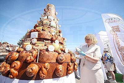 В Свислочи состоялся республиканский каравай-фест "Бацькава булка"
