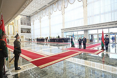 Лукашенко и Мирзиёев встретились для переговоров во Дворце Независимости