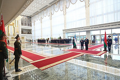 Лукашенко и Мирзиёев встретились для переговоров во Дворце Независимости