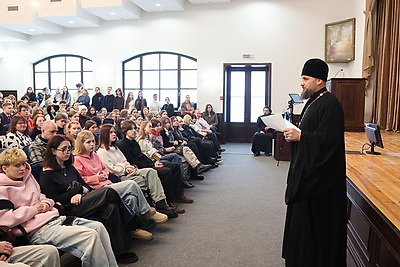 Открытый диалог о семейных ценностях. В Минске прошла встреча с молодежью проекта "Сила слова"