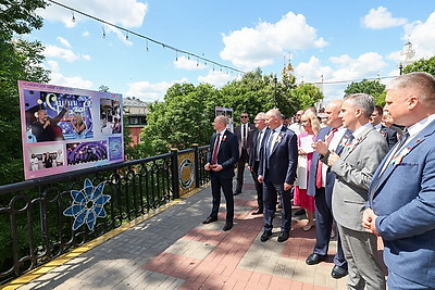 Выставка БЕЛТА "35 мгновений фестиваля" открылась в Витебске