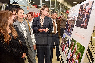 "Женская сила". Более 200 фотографий о белорусках разных поколений представила БЕЛТА в Гомеле