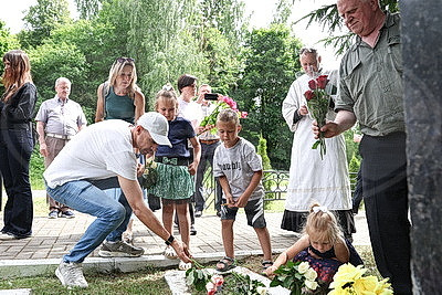Четыре фамилии, один подвиг. Потомки экипажа Гастелло встретились на месте огненного тарана