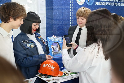 Вакансии к лету. Гомельчане присоединились к промопроекту "Выбираем студотряд!"