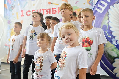 Сто детей из 11 семей. В Гомеле для ребят из домов семейного типа устроили праздник перед 1 сентября