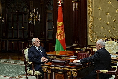 Лукашенко принял с докладом спецпосланника Виктора Шеймана