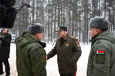 Лукашенко лично проверяет боеготовность Вооруженных Сил