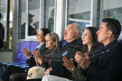 Лукашенко приехал на первую четвертьфинальную игру "Динамо-Минск" в плей-офф КХЛ