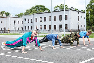 Вожатая с армейской выправкой. Десантница на один день окунулась в работу детского лагеря