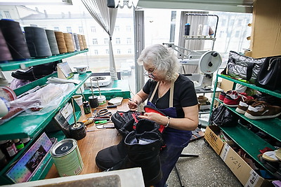 От набойки до портфеля. Как белорусские мастера дарят вещам вторую жизнь