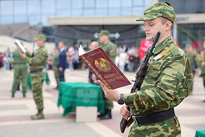 В Гомеле военнообязанные территориальных войск приняли присягу