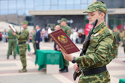 В Гомеле военнообязанные территориальных войск приняли присягу