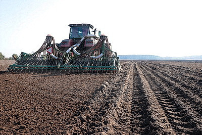 Как спутниковая навигация повышает шансы на богатый урожай уже в посевную