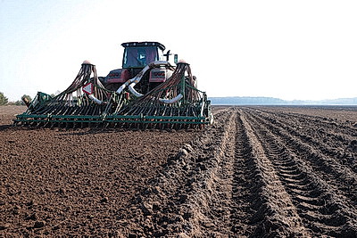 Как спутниковая навигация повышает шансы на богатый урожай уже в посевную