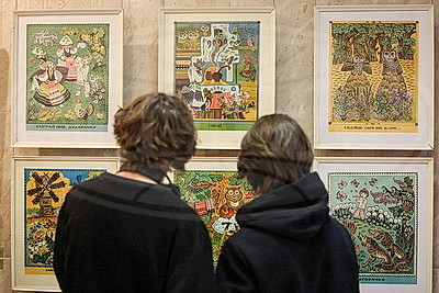 Автор и его муза: выставка семьи художников Поплавских открылась в НББ