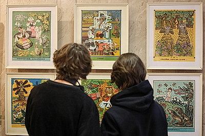 Автор и его муза: выставка семьи художников Поплавских открылась в НББ