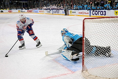 Минские динамовцы в серии буллитов уступили СКА и продлили серию поражений