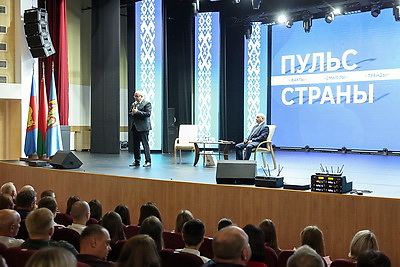 Сохранить настоящее и почаще задумываться, что ждет в будущем. Какие темы звучали на встрече Жука с кобринчанами