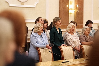 "Как открыты двери дворца, так и власть открыта для людей". Какие смыслы уловили гостьи Дворца Независимости
