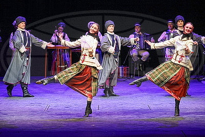 Новую театрализованную программу "Масленка" представил хореографический ансамбль "Хорошки"