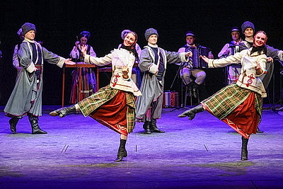 Новую театрализованную программу "Масленка" представил хореографический ансамбль "Хорошки"