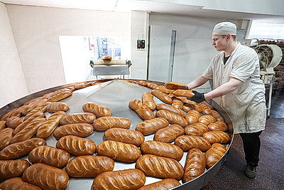 Для улучшения качества. На Оршанском хлебозаводе модернизировали линию производства хлеба