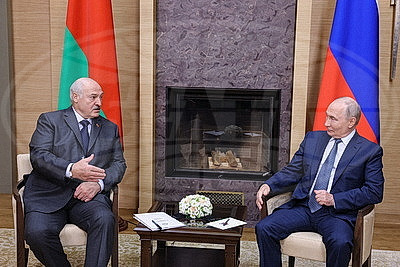 Лукашенко на встрече с Путиным позитивно оценил совместную работу правительств Беларуси и России
