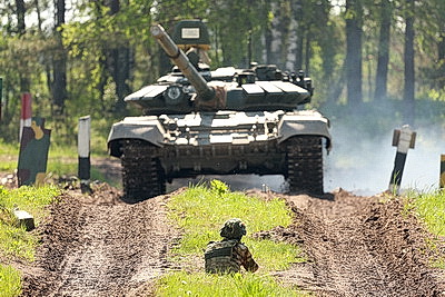 Танк над головой и первый выстрел: как проходит конкурс военно-патриотических клубов ВС