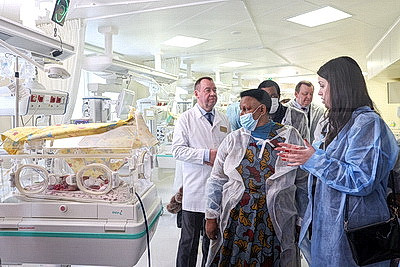 Парламентская делегация Зимбабве посетила РНПЦ "Мать и дитя" и МТЗ