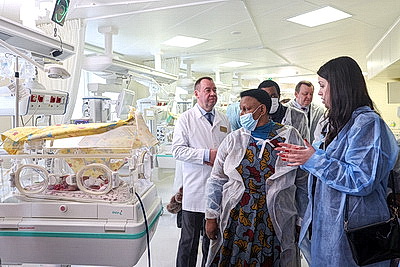 Парламентская делегация Зимбабве посетила РНПЦ "Мать и дитя" и МТЗ