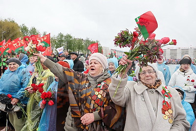 Праздничный Витебск. Жители и гости города празднуют День Победы