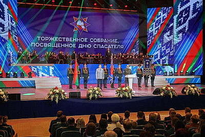 Профессия решительных и отважных. В Минске прошло торжественное собрание ко Дню спасателя