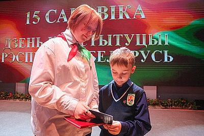 Шаг во взрослую жизнь: в Могилеве самым талантливым и творческим ребятам региона вручили первые паспорта